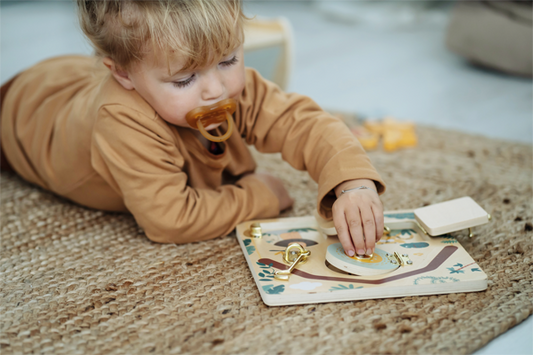 Planche de motricité Serrure et verrou « Safari »