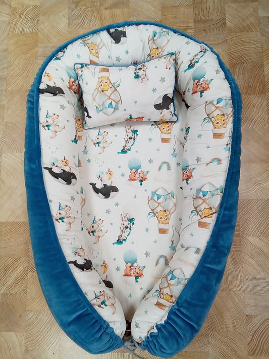 Cocon World garçon avec sa petite couverture assortie