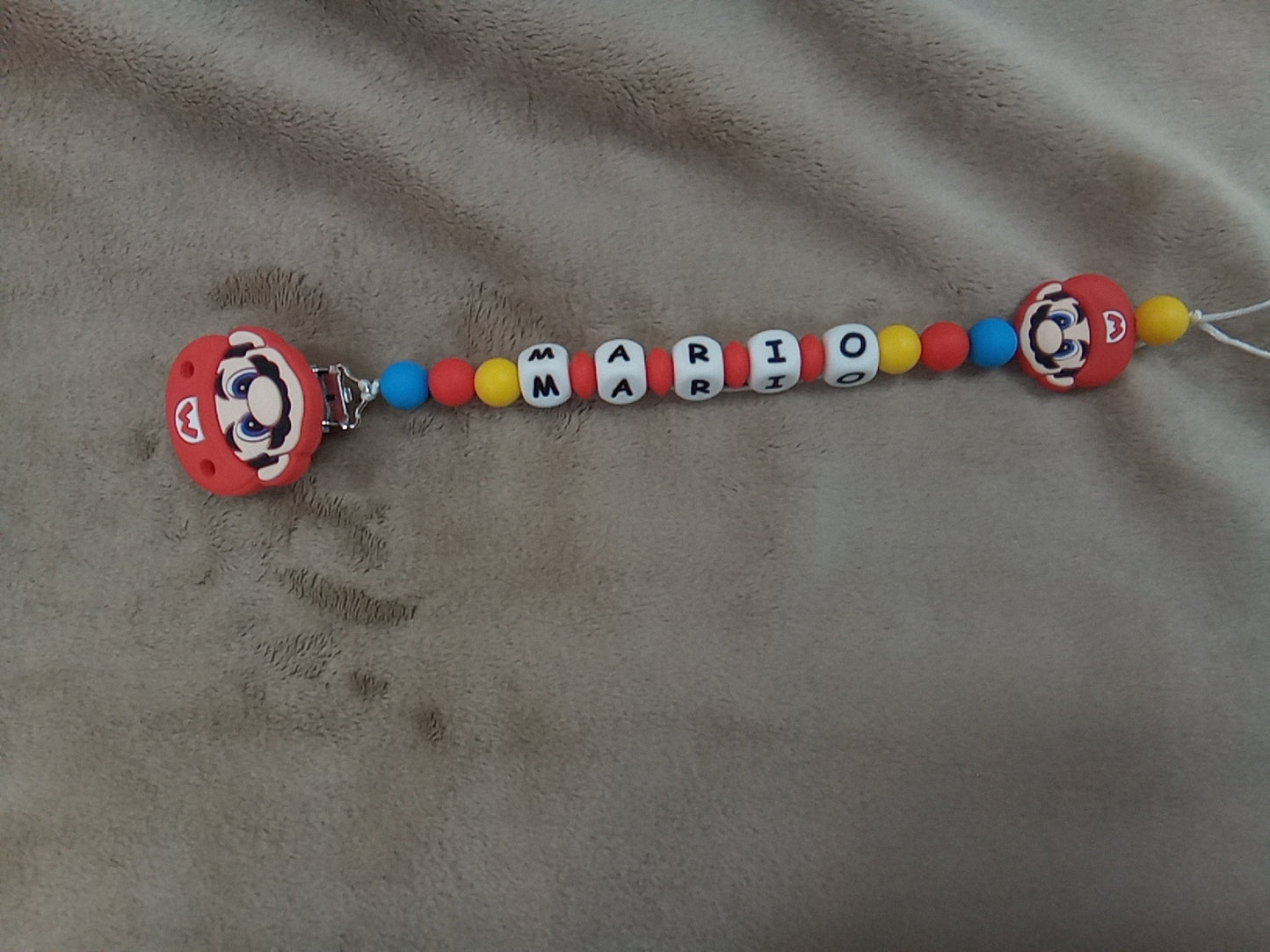Attache sucette silicone Mario rouge à personnaliser
