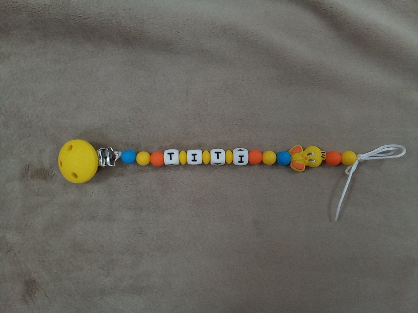 Attache sucette silicone oiseau jaune à personnaliser