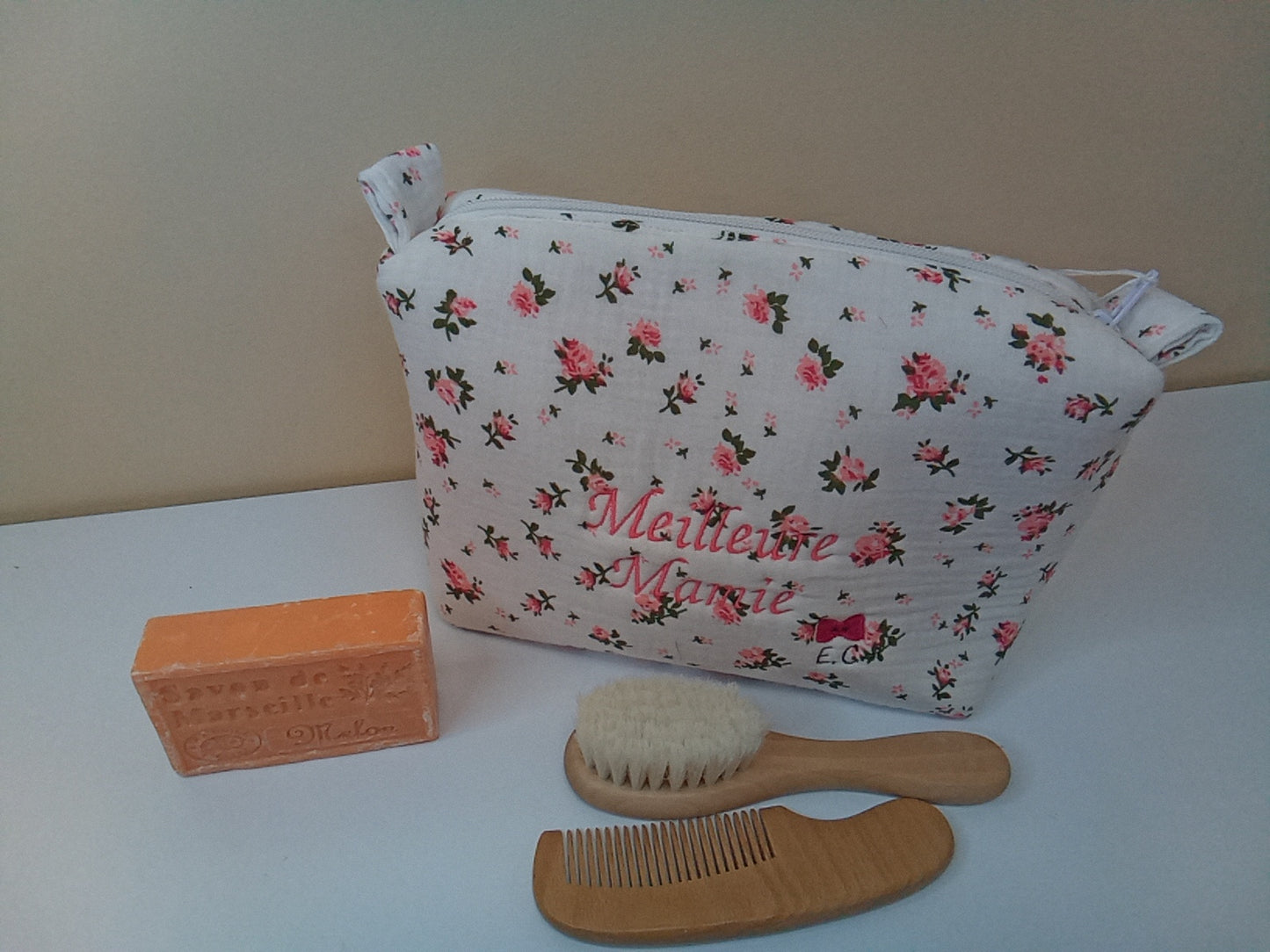 Trousse de toilette ptites fleurs roses pour faire plaisir à Mamie