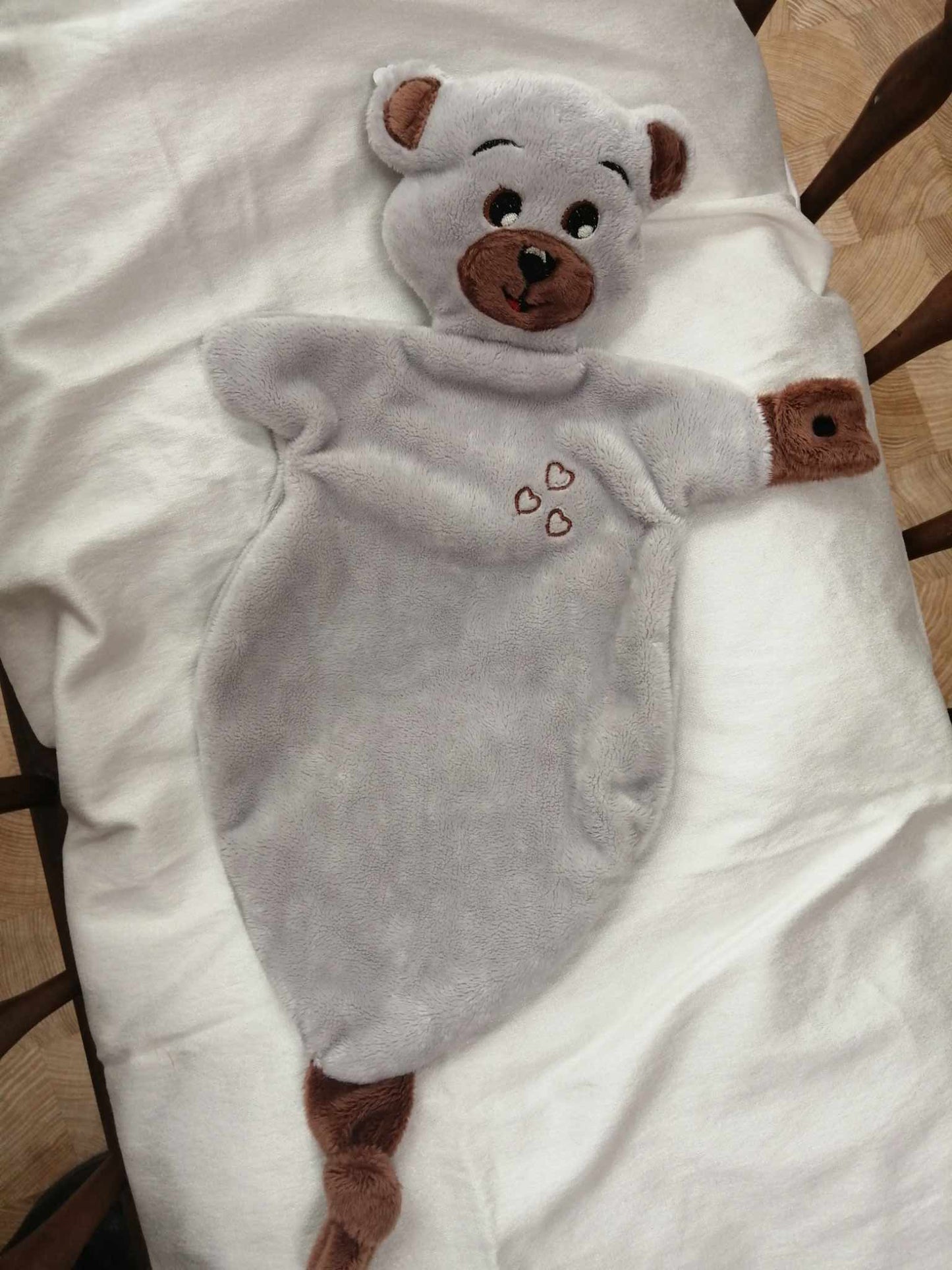 Doudou ourson goutte avec patte attache tétine