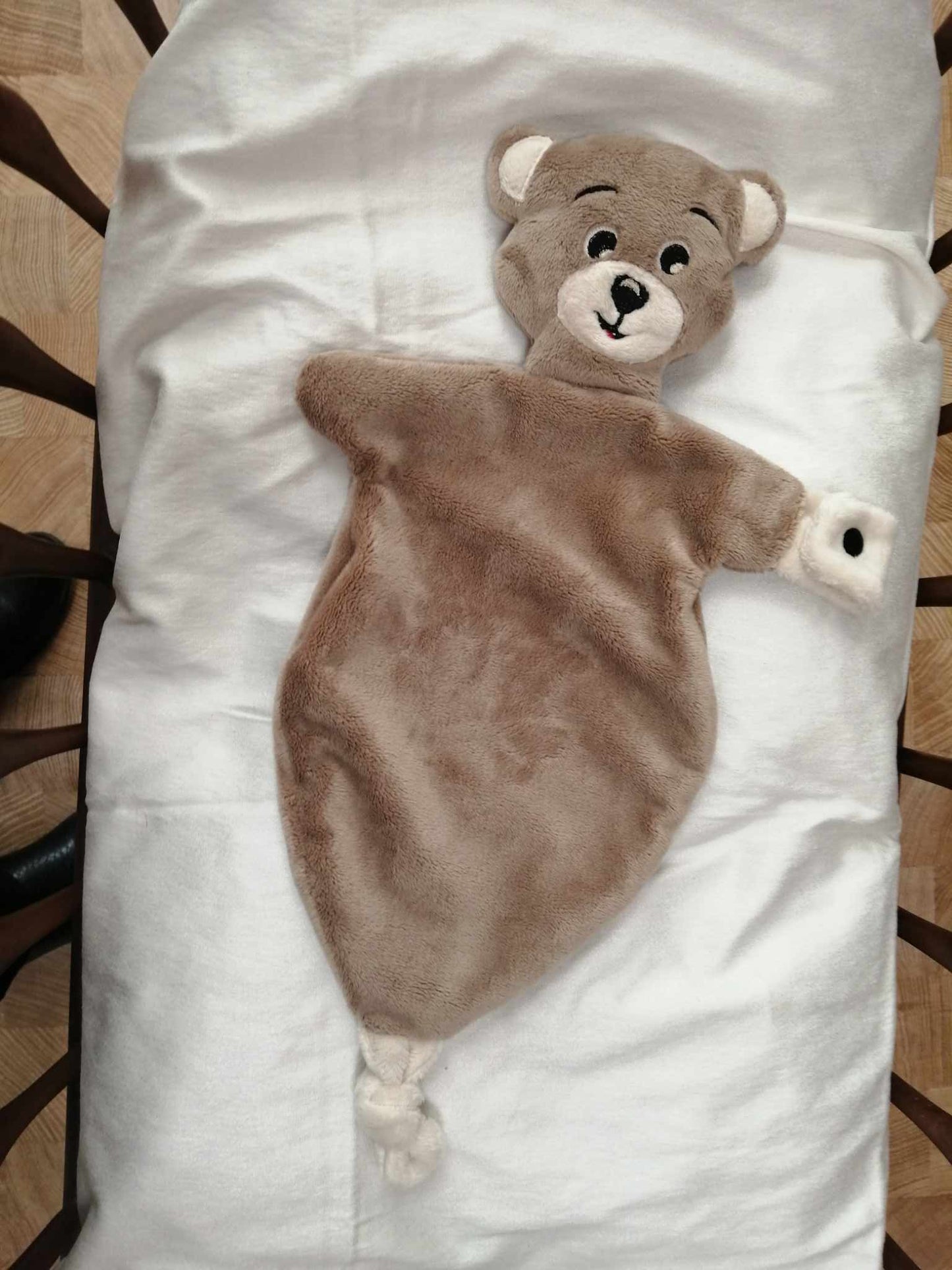 Doudou ourson goutte avec patte attache tétine