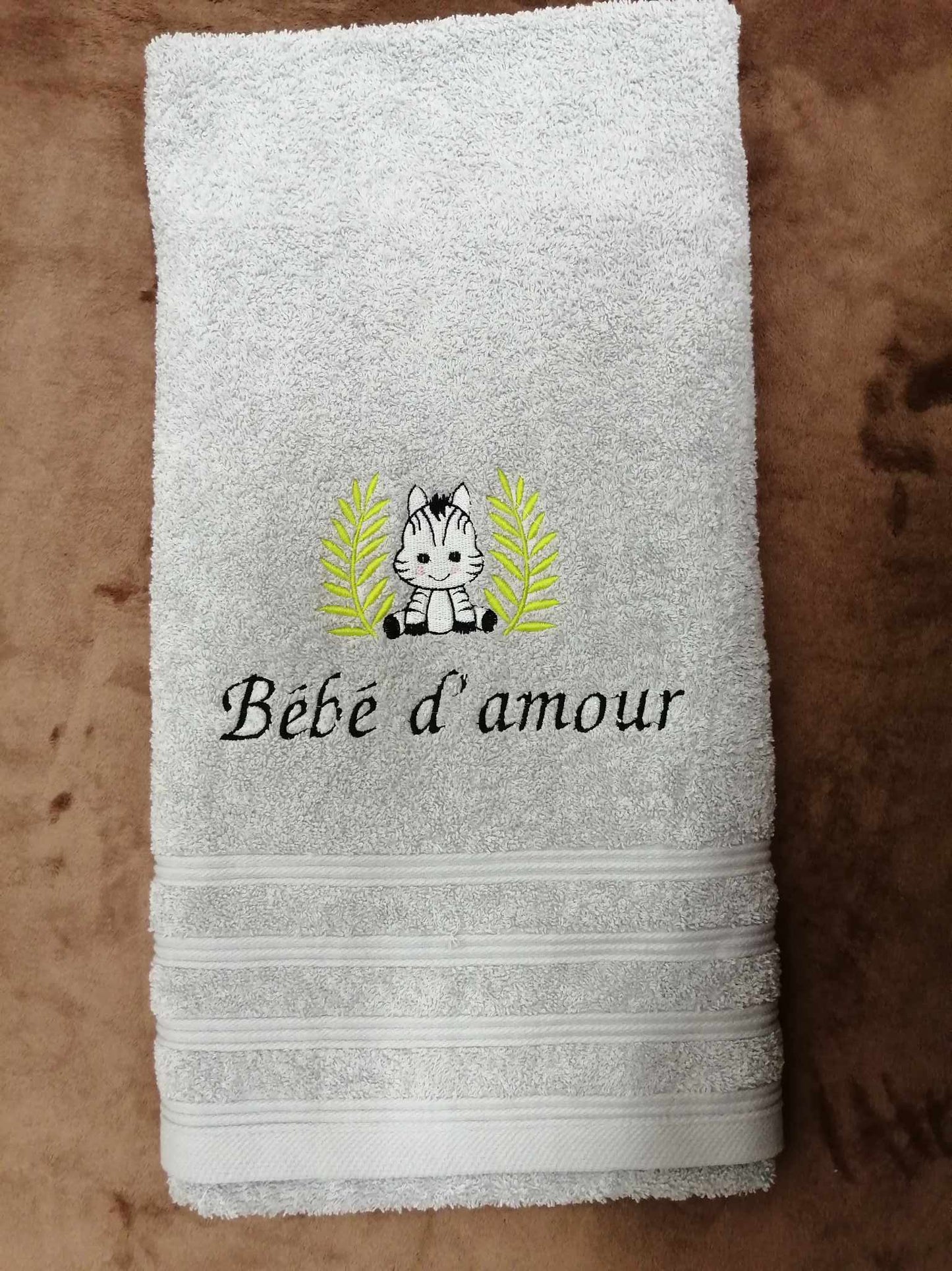 Drap de bain brodé en éponge Okeo Tex 70x140