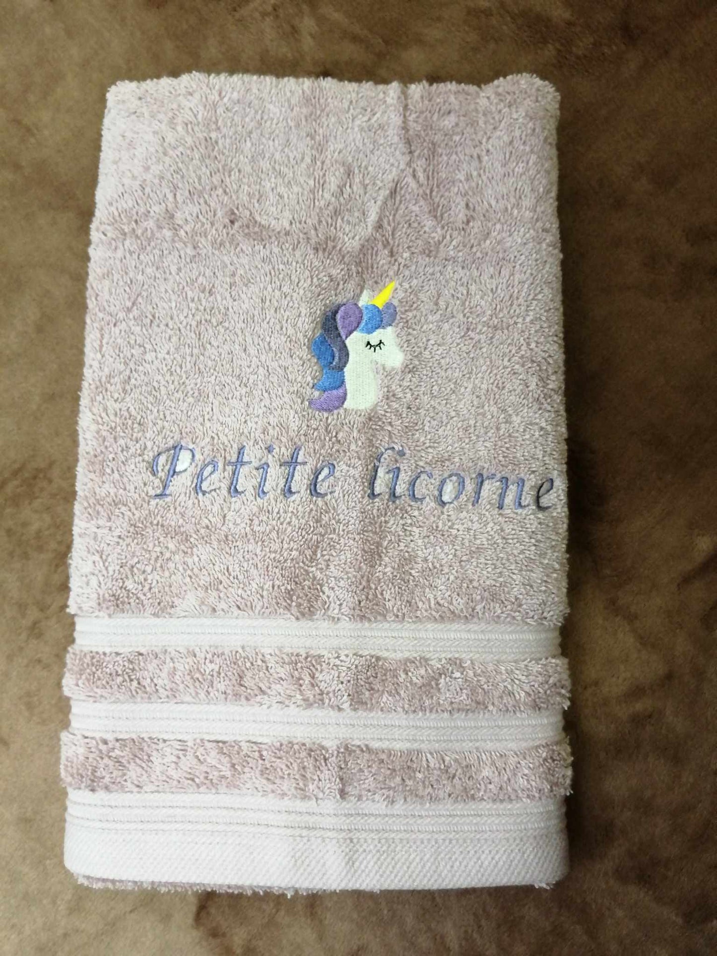 Drap de bain brodé en éponge Okeo Tex 50x100