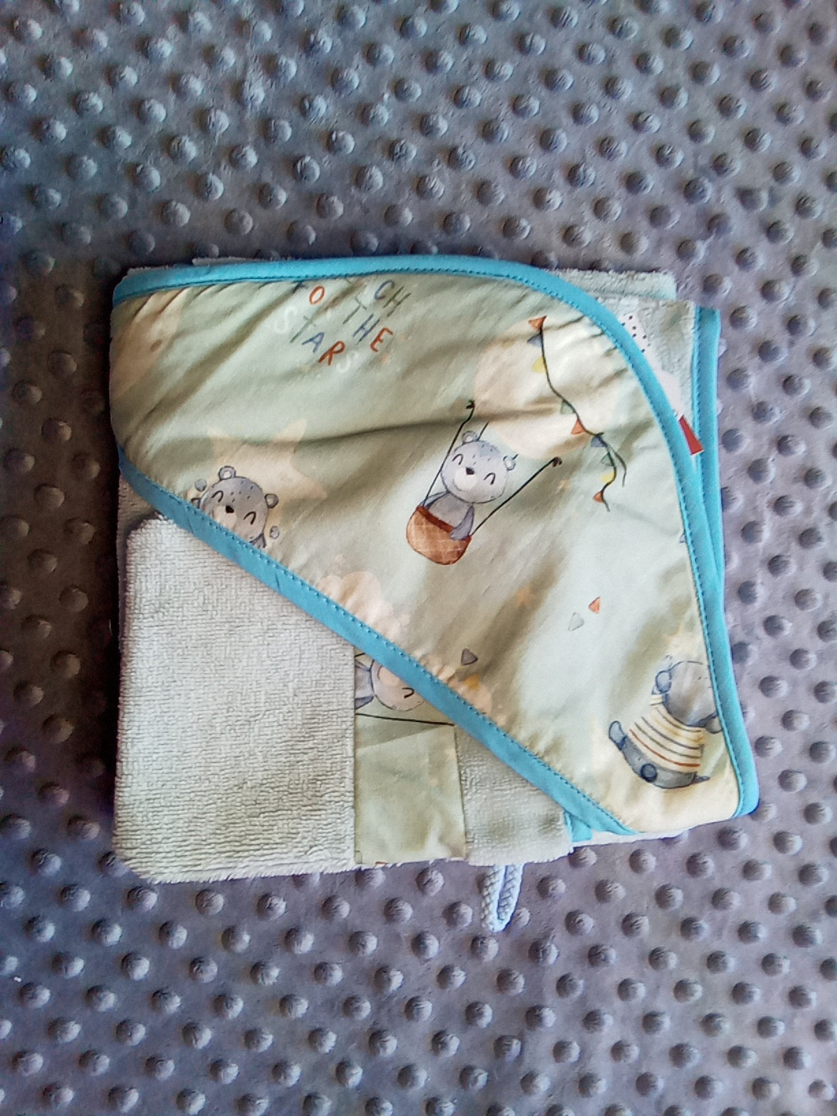 Cape de bain avec son gant Ourson montgolfière