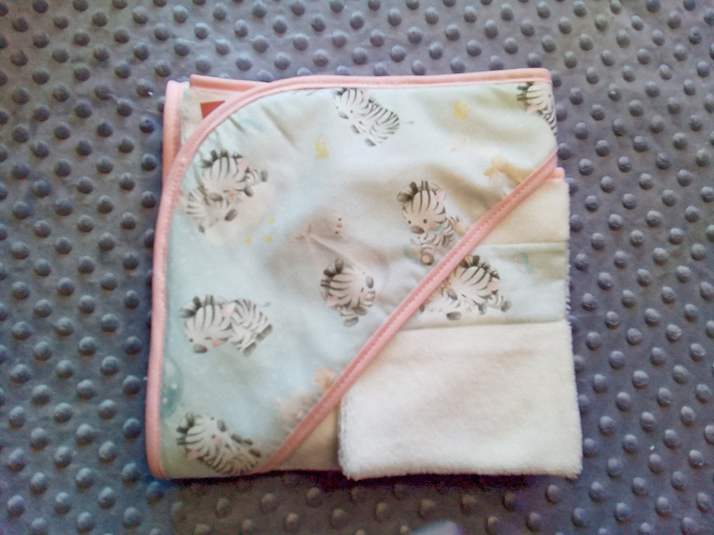 Cape de bain avec son gant zebre