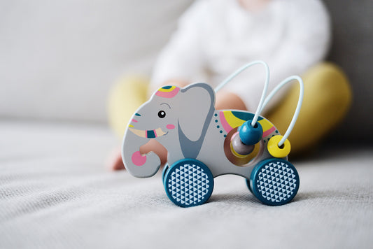 Jeu en bois "Éléphant à pousser avec circuit de motricité "Jungle"