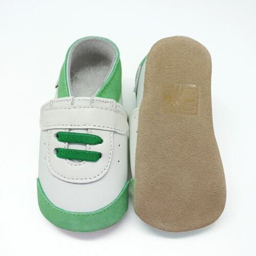 CHAUSSONS BÉBÉ CUIR SOUPLE BASKETS BLANCHES ET VERTES