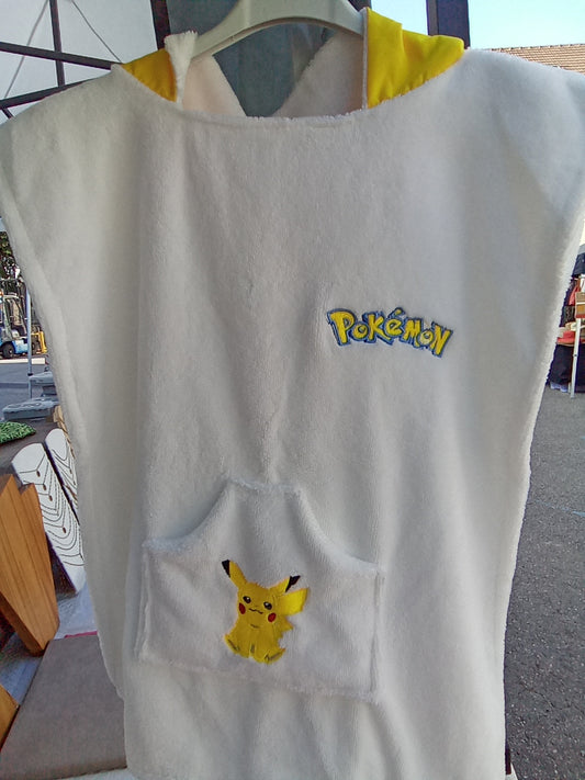 Pancho de bain Pokémon avec Pikachu et logo Pokemon