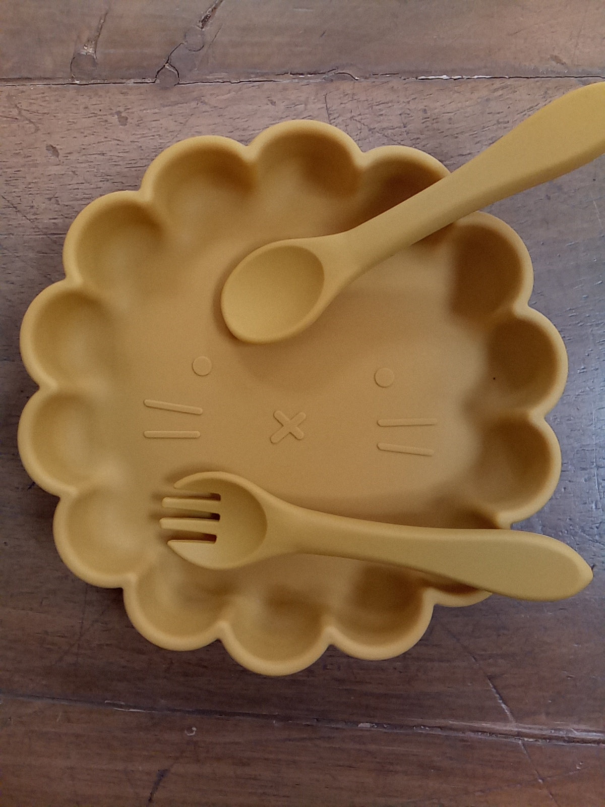 Assiette ventouse avec Ensemble cuillère à café/fourchette silicone forme lion