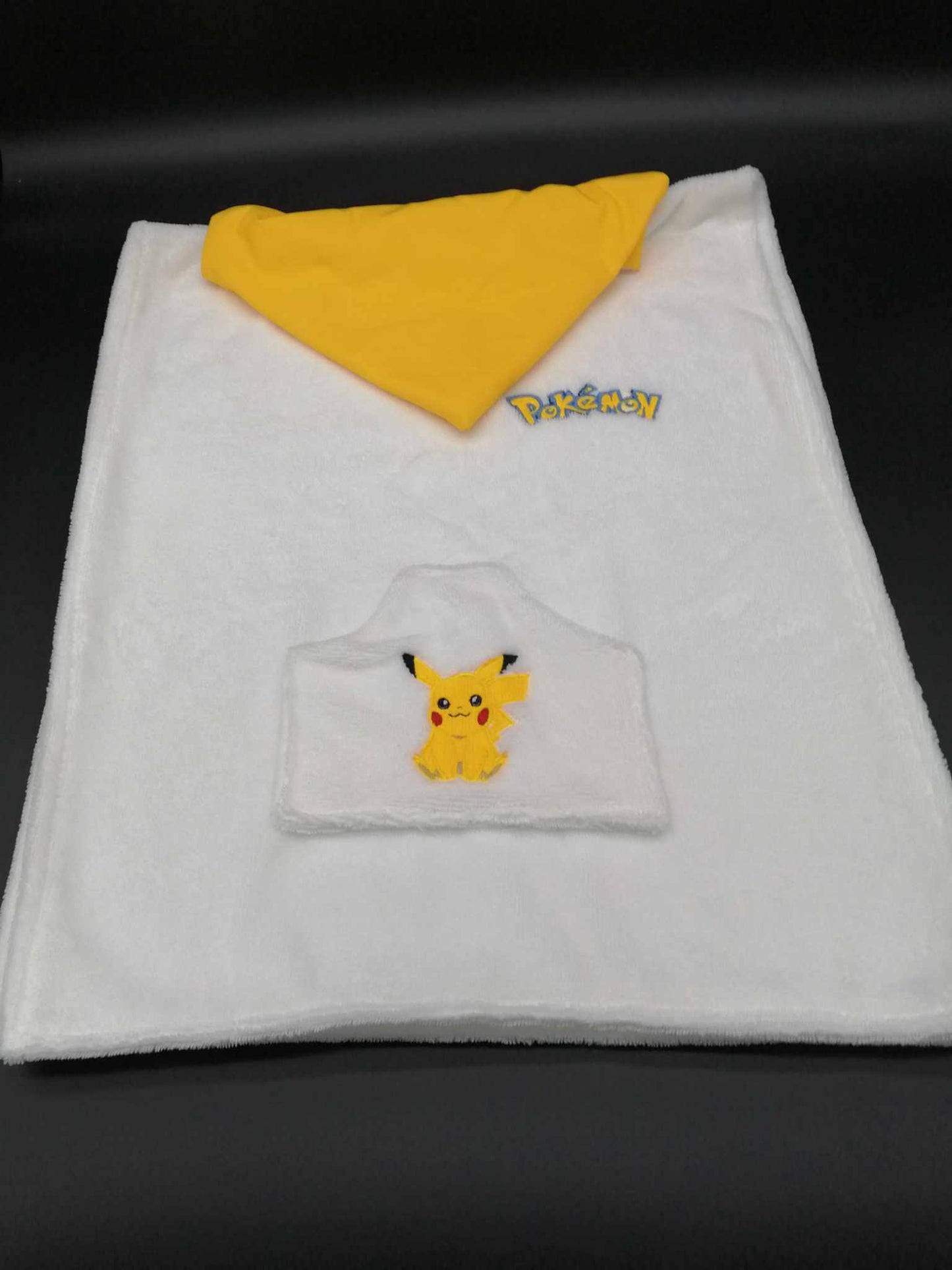 Pancho de bain Pokémon avec Pikachu et logo Pokemon